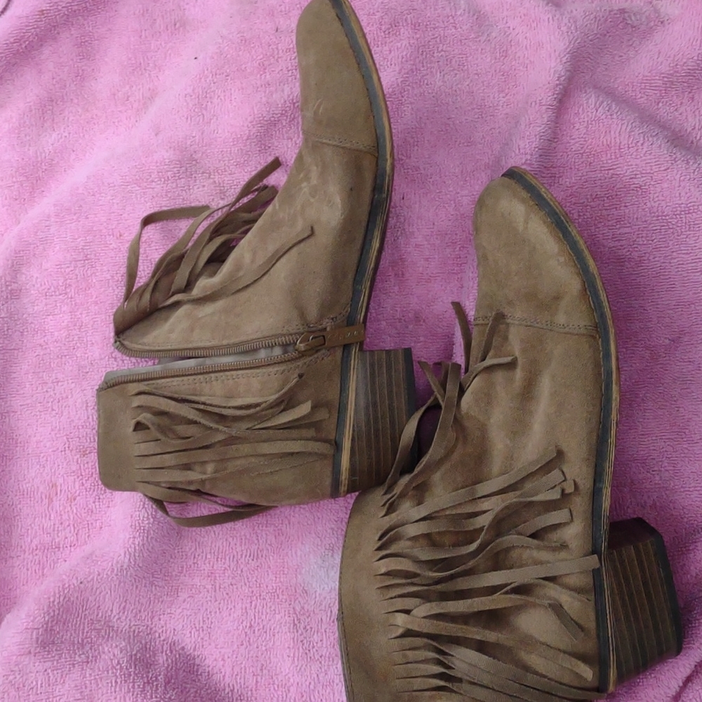Breckelle's boot